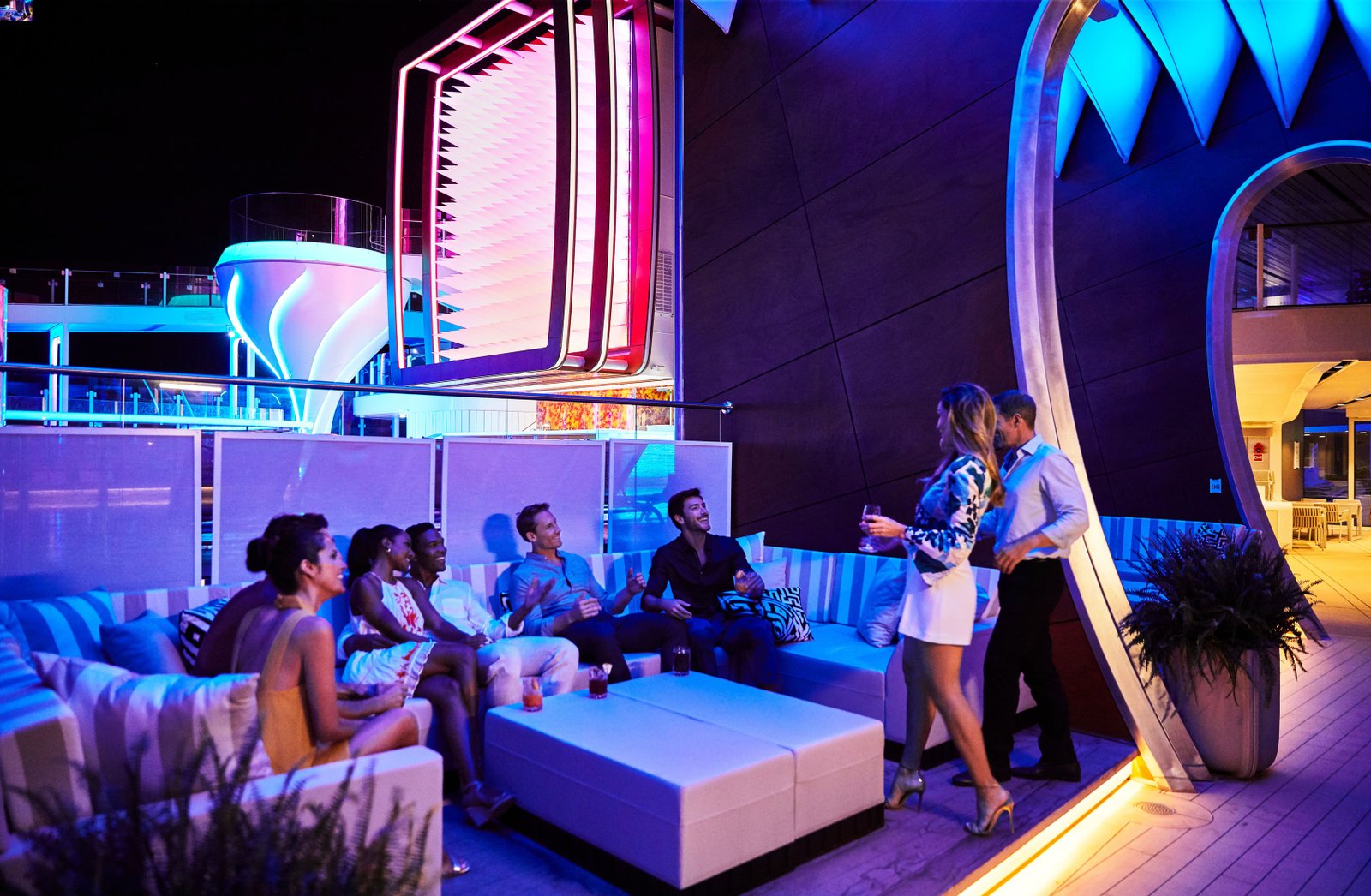 14_CelebrityEdge_PoolNighttime_10017 1