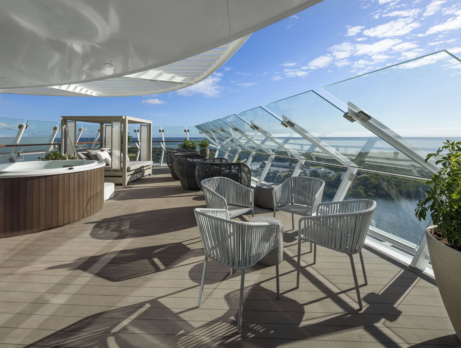 EG18-IconicSuite-BalconyR
