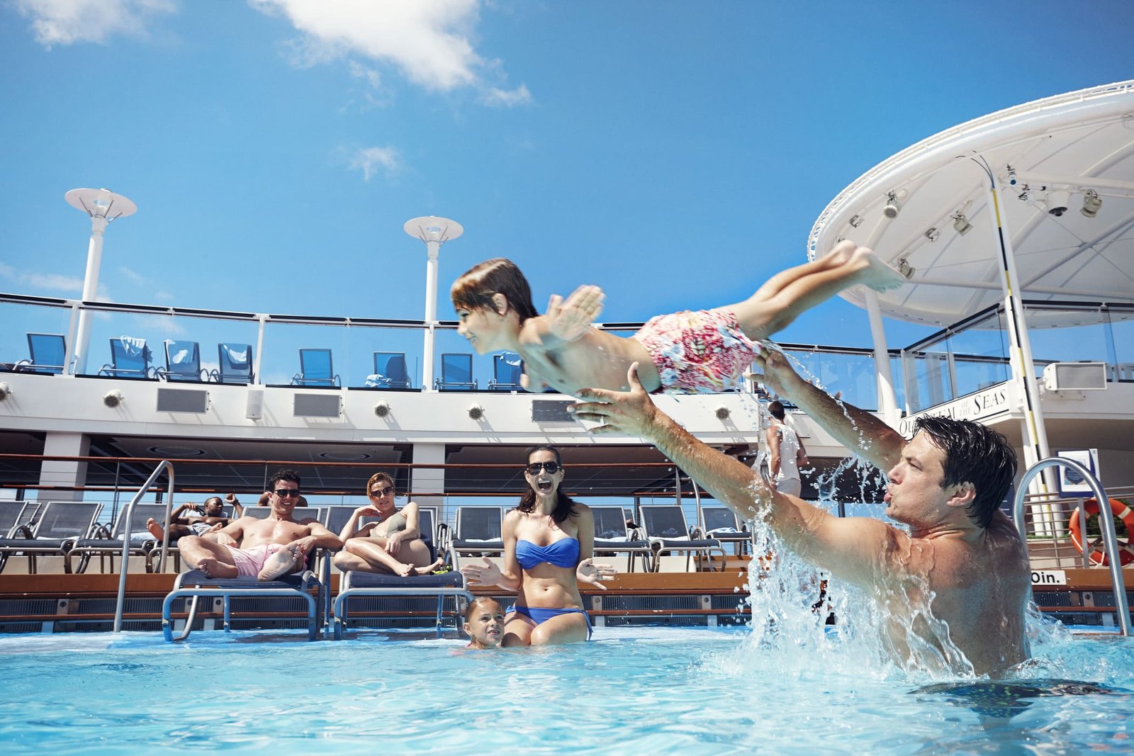 RCI_QNLifestyle_Main_Pool__H2OZone-03
