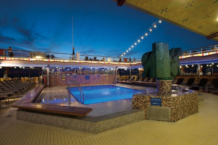 Бассейн Sky Pool
