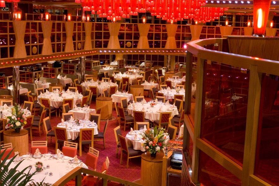 Основной ресторан Scarlet Restaurant
