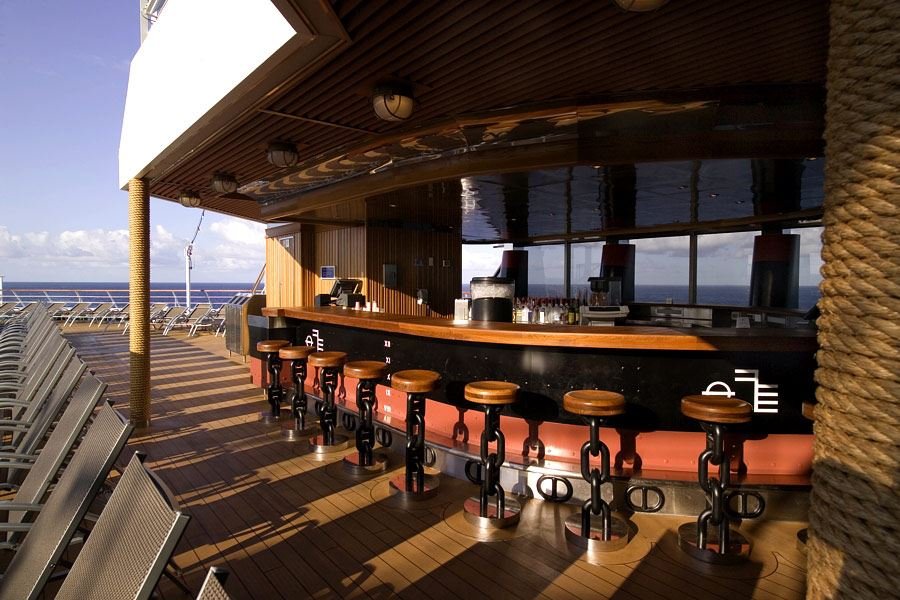 Бар у бассейна Sunset Bar