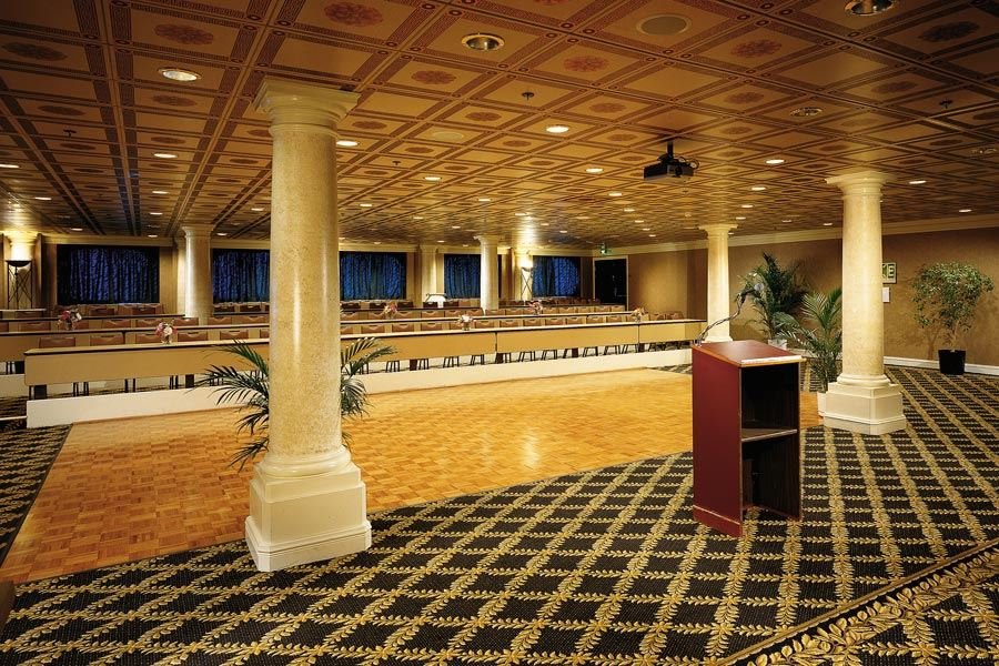 Лаунж The Forum Aft Lounge