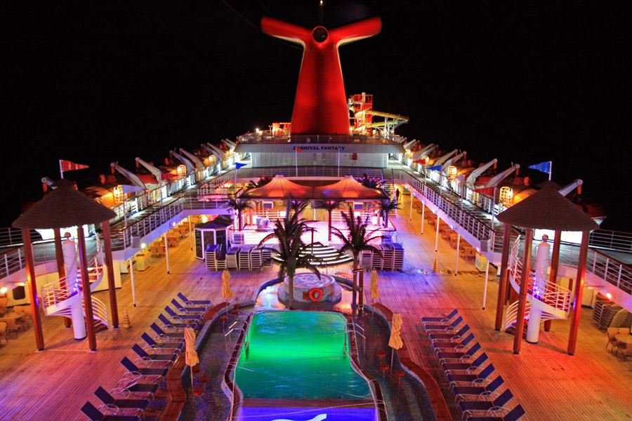 Палуба Лидо (Lido Deck)